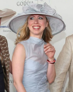 Chelsea Clinton in a Suzanne Couture Millinery hat (Photo: suzannehats.com)