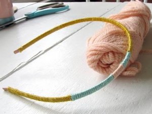 Yarn Wrapped Headband For step-by-step photos, directions and more click the photo to be directed to project website. (Photo courtesy: bluebirdlucys.blogspot.com)