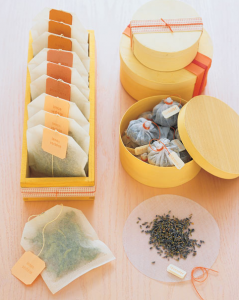 Click the photo for a list of instructions and supplies. (Photo courtesy: marthastewart.com)