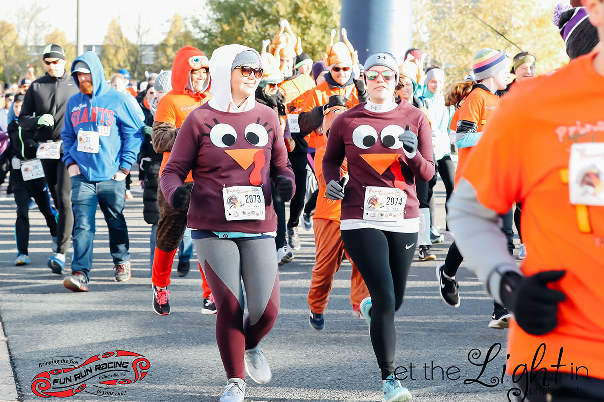 runners in turkey trot 5k race